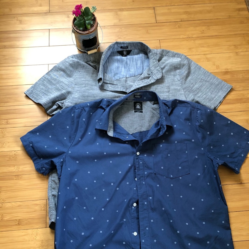 Set of 2 Short Sleeve Volcom button down shirts
